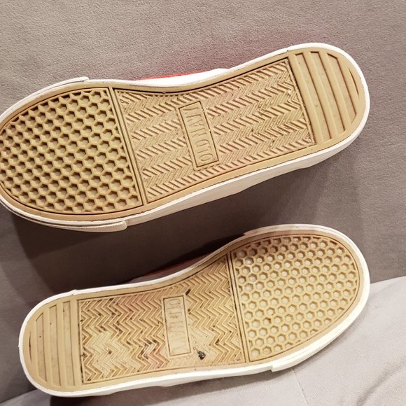 Slip on sneaker  Color HOT Tamale  Size 2  Old Navy - Picture 5 of 5